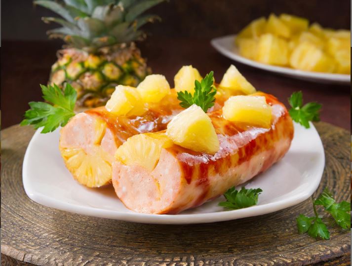 Salchicha de pollo y piña